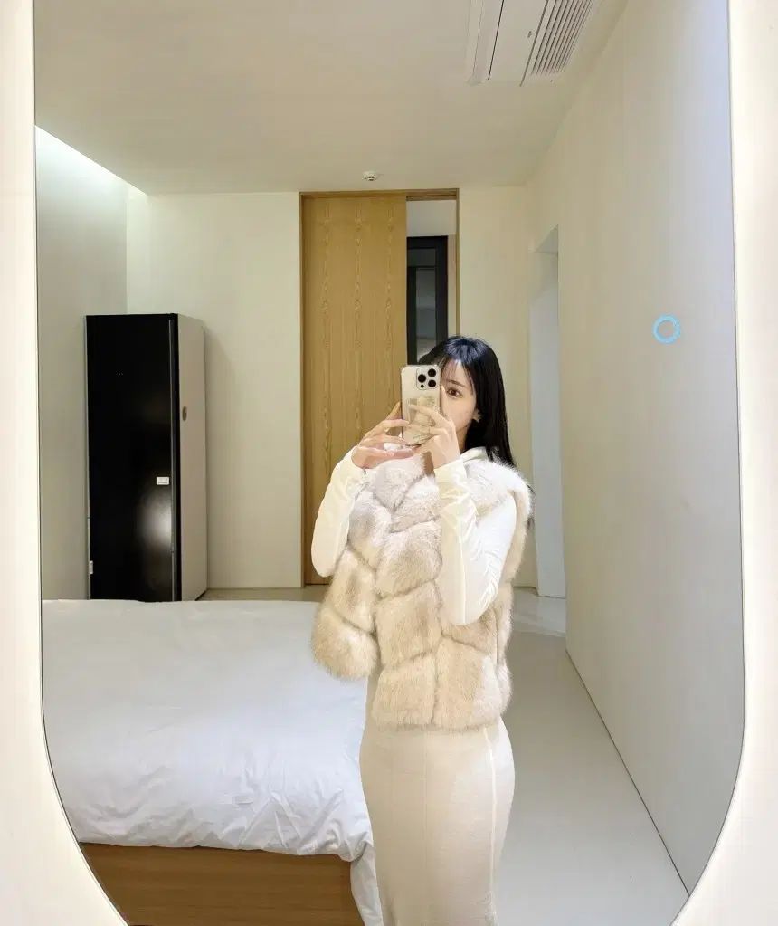 クロップド ポンポン ファー ベスト