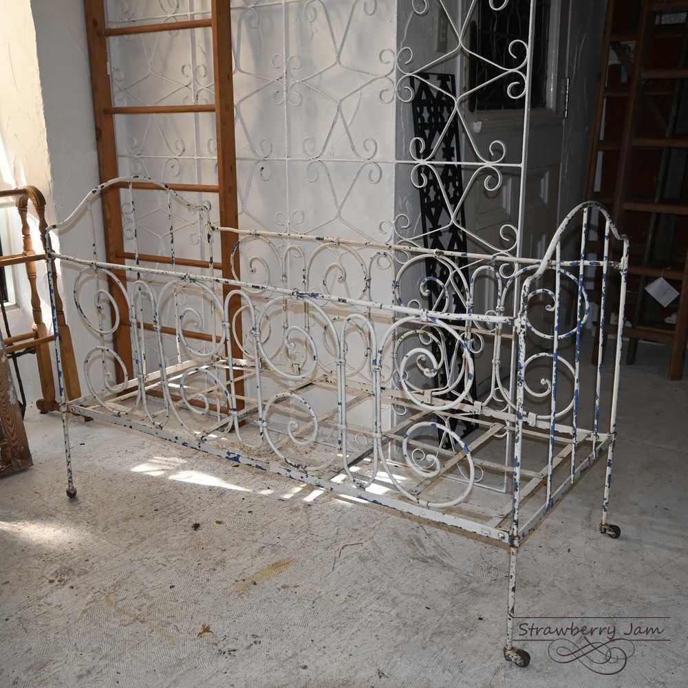 L 3710-90 フランスアンティーク アイアン ベット ガーデニング アイアンベッド ソファ ブロカント ベビーベッド シャビー フランス