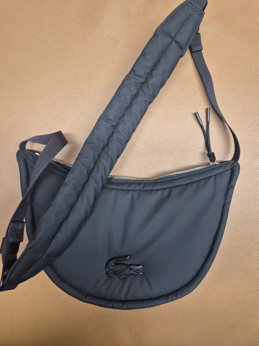 ラコステ ダウン クロスバック バッグ