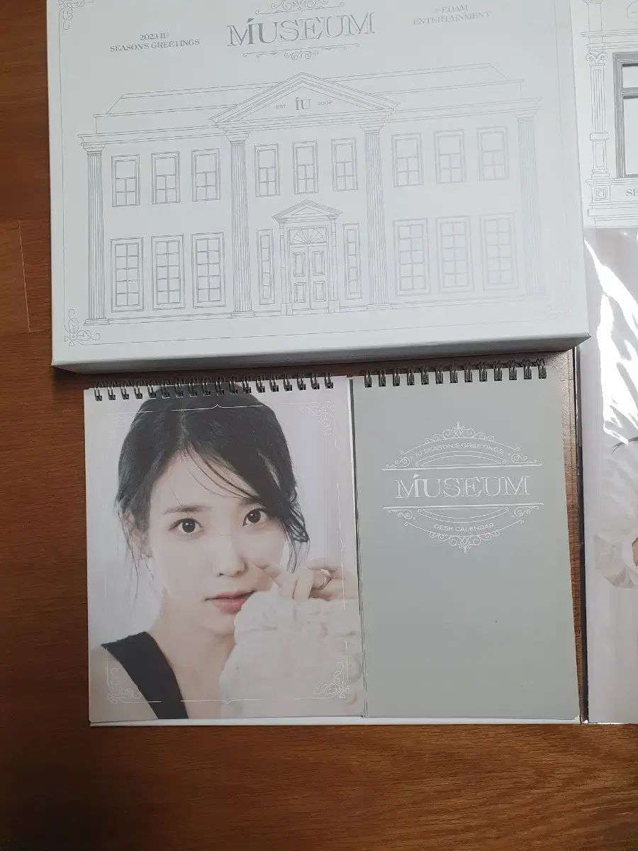 IU シーグリ シーズングリーティング 2023 カレンダーのみ