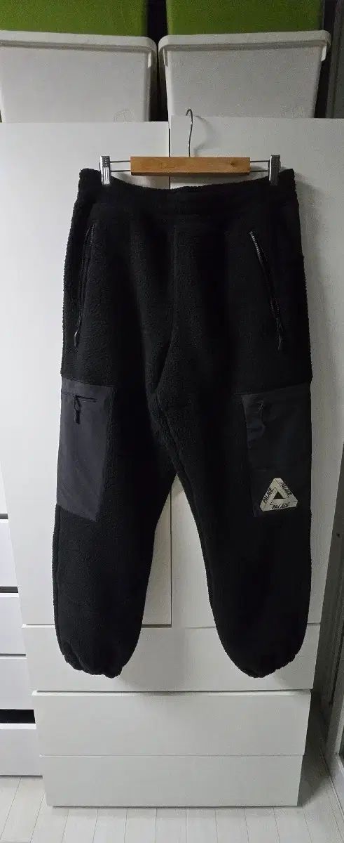 パレス PALACE サーマ フリース ジョガー M ブラック