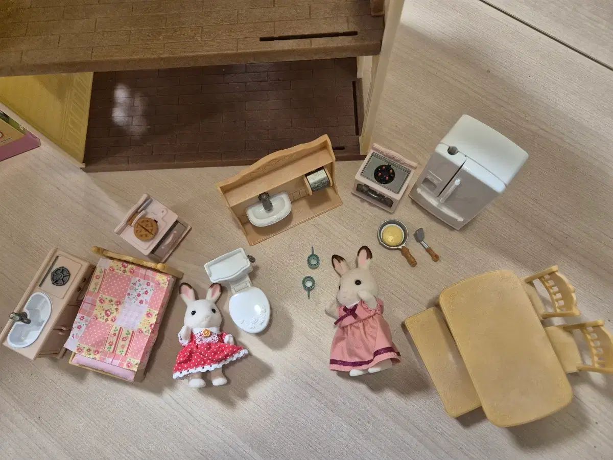 シルバニアファミリー 赤い屋根 2階建て家 追加 小物