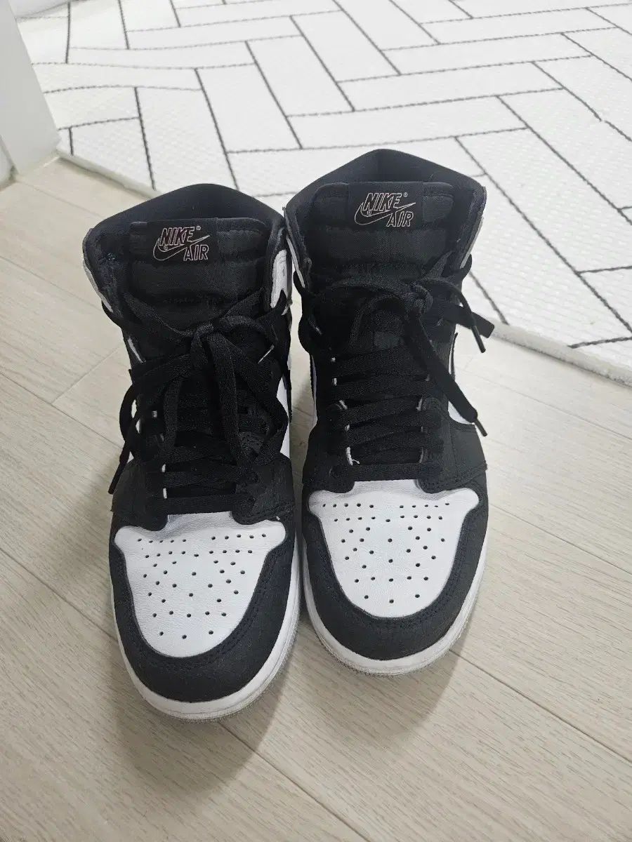 ナイキ ジョーダン1 レトロ ハイ OG ブリーチド コーラル 260