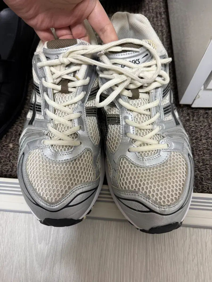 クリーム ブラック