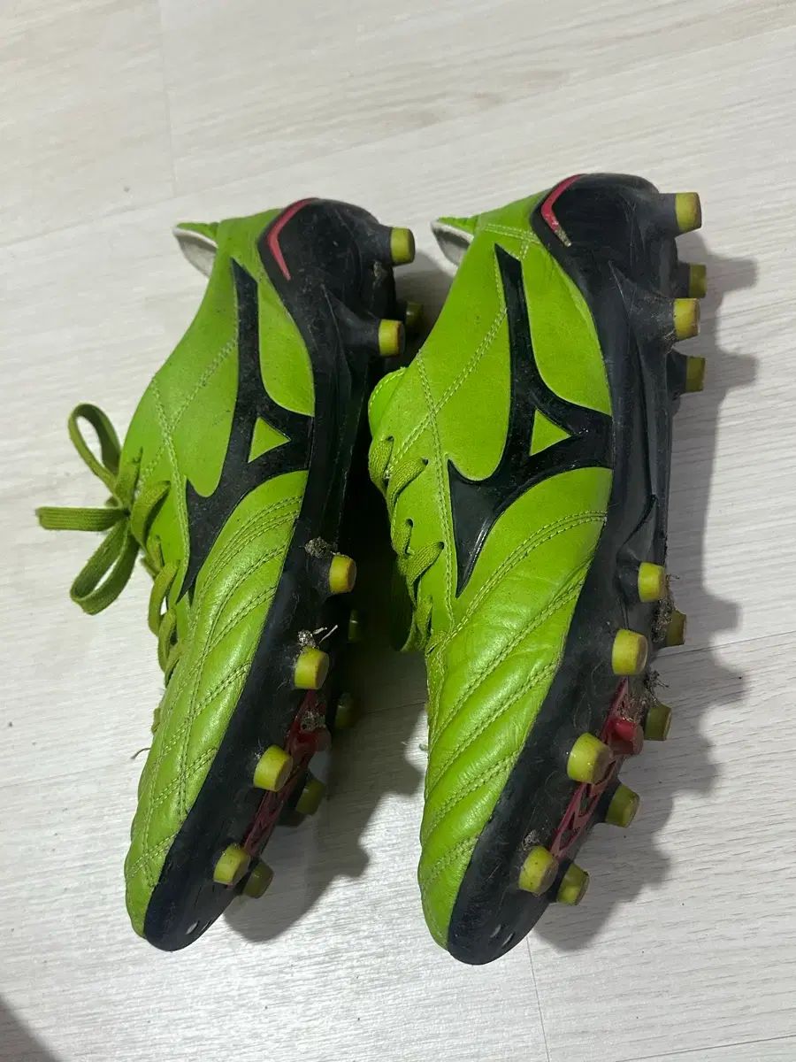 ミズノ モレリア NEO 280 サイズ