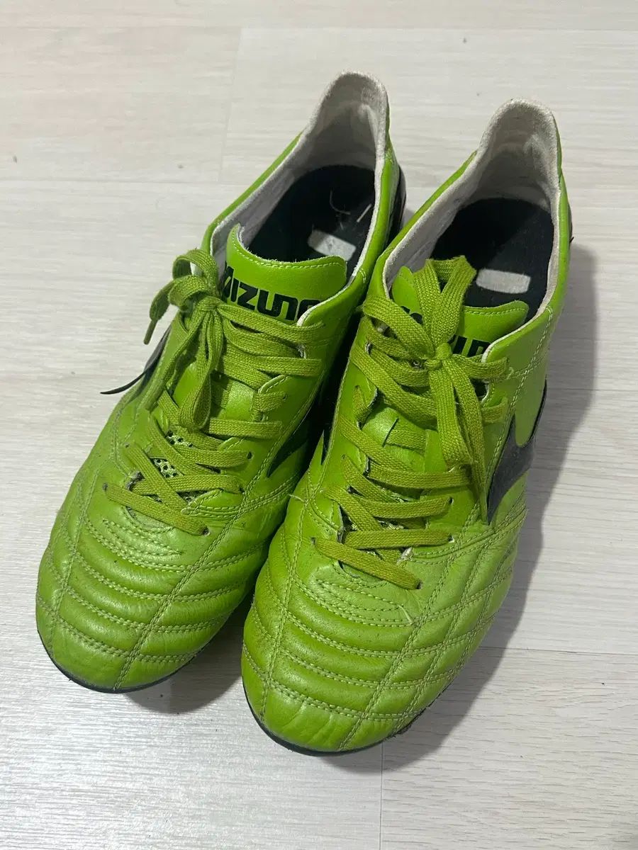 ミズノ モレリア NEO 280 サイズ