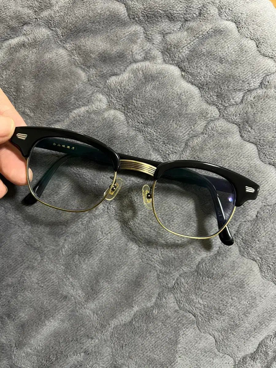 白山眼鏡 リンディブロー ブラック GOLD