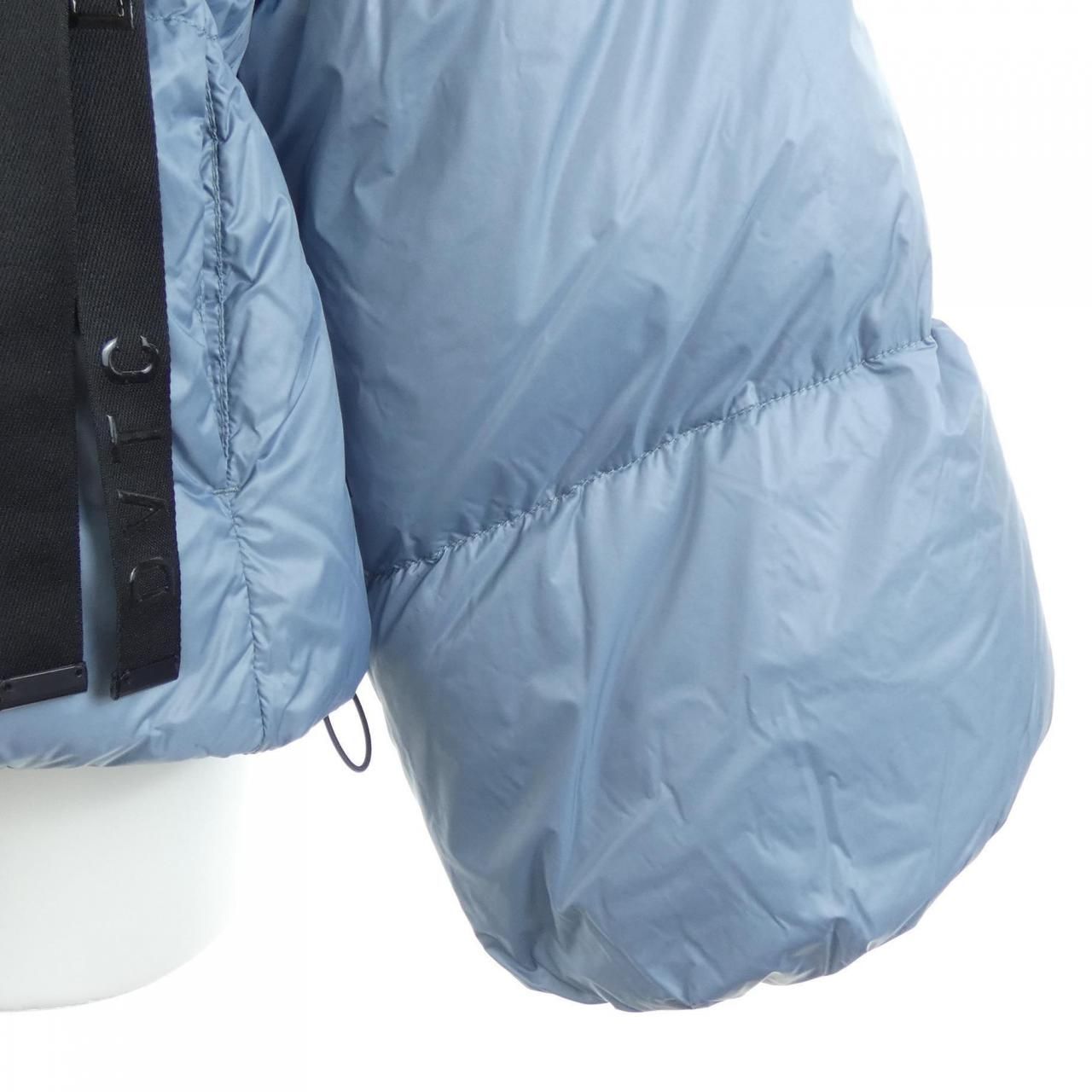 デュベティカ DUVETICA