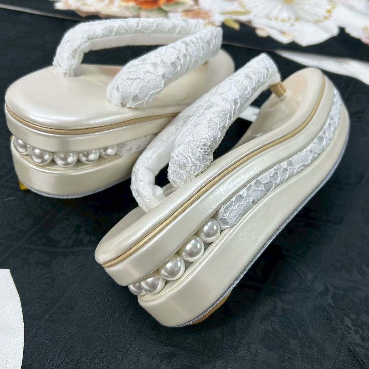 草履 厚底 厚底草履 こっぽり 鼻緒 レース レース鼻緒 パール かかとパール ホワイト 白の草履 ヒール草履 フォーマル 振袖 成人式 卒業式 女性 入学式 袴 結婚式 礼装 晴れの日 ママ振袖 大人 痛くない草履 レディース
