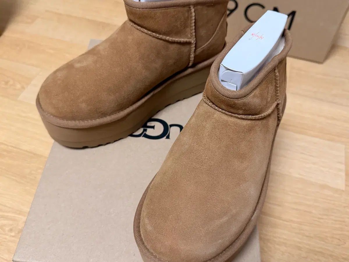 UGG クラシック ウルトラ ミニ フラットフォーム ブーツ チェスナット W 7 サイズ 240