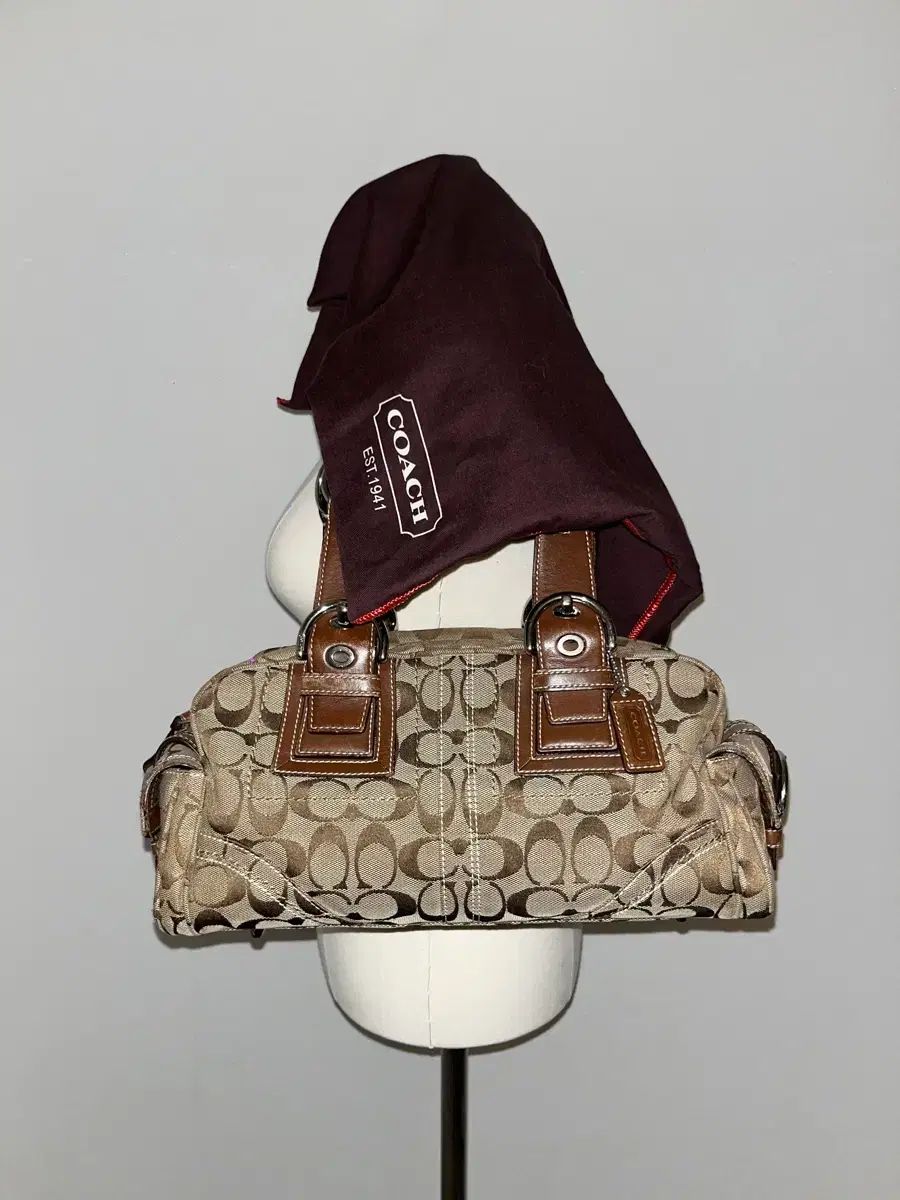 シグネチャー ブラウン