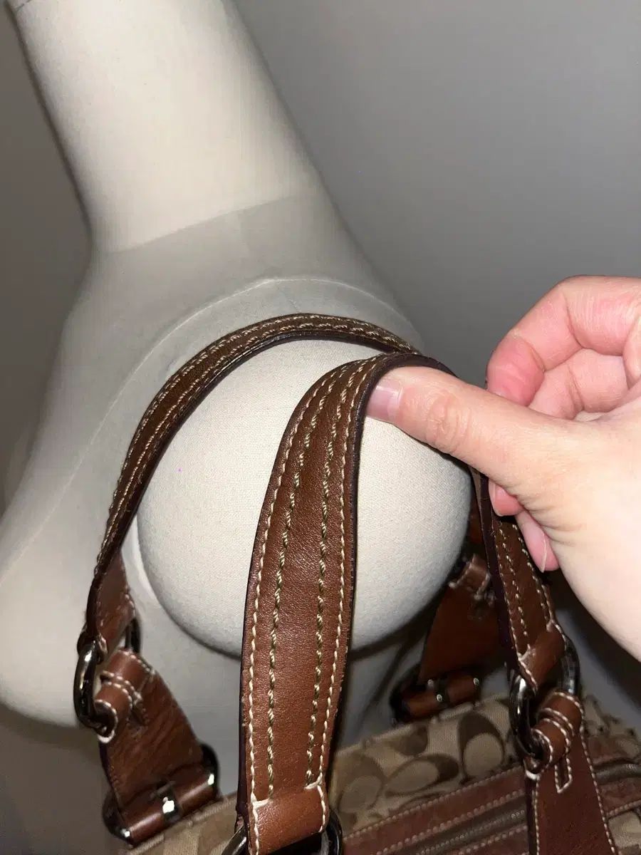 ブラウン ショルダーバッグ