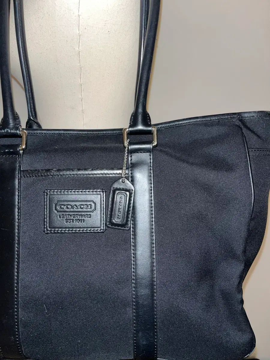 Coach Signature Allblack Shoulder Bag