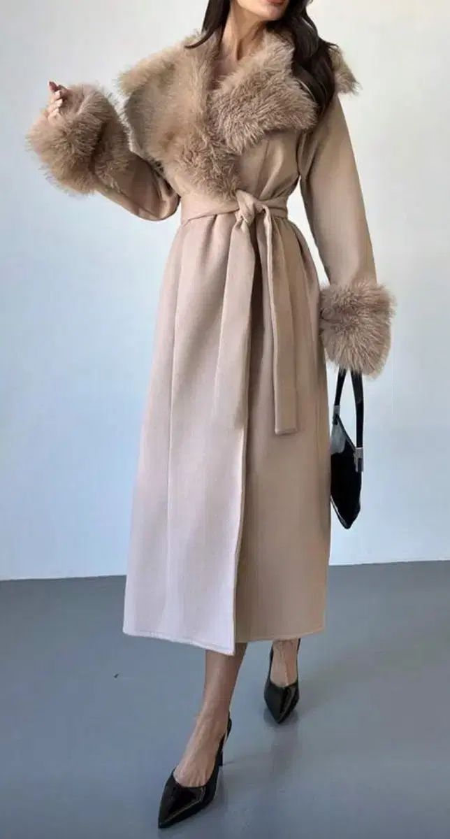 ストア 新品 ファー ロング ベルト コート ベージュ ファーコート