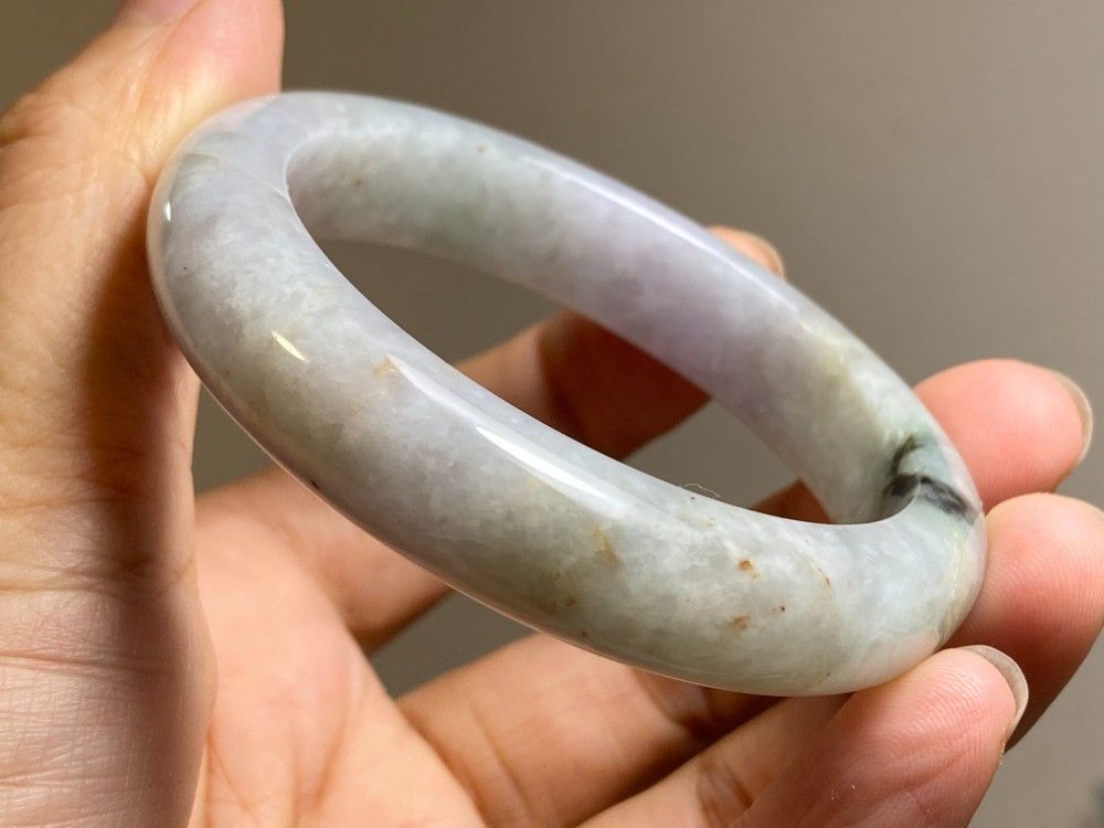 春彩ラベンダー翡翠バングル　56.5ミリ　A貨　鑑定書付き高透過度　ミャンマー産 春彩ラベンダー翡翠バングル56.5ミリA貨鑑定書付き高透過度ミャンマー産