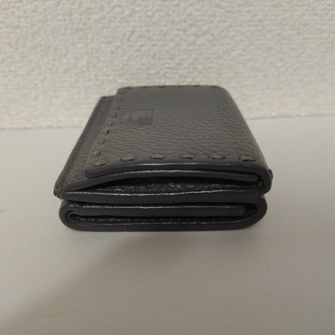 美品　フェンディ　三つ折り財布　コンパクトウォレット　グレー　ブラック 極美品】フェンディ セレリア レザー コンパクトウォレット 三つ折り