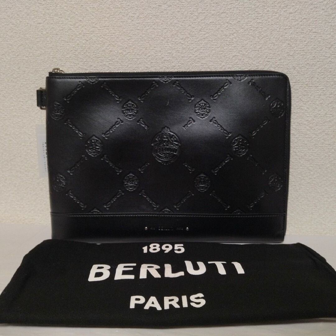 ベルルッティ シグネチャー ニノGM レザー クラッチバッグ ブラック