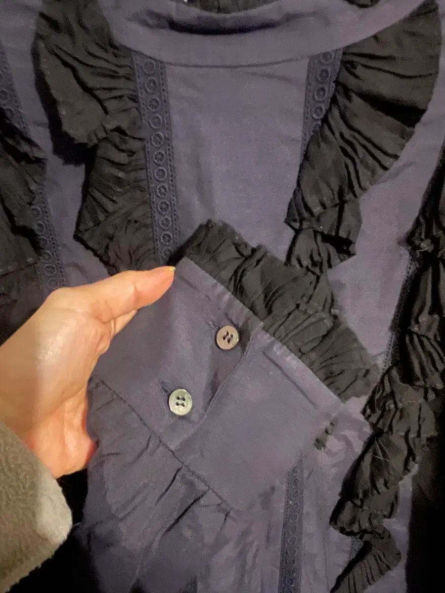 ラッキーシュエトゥ ブラウス ネイビー