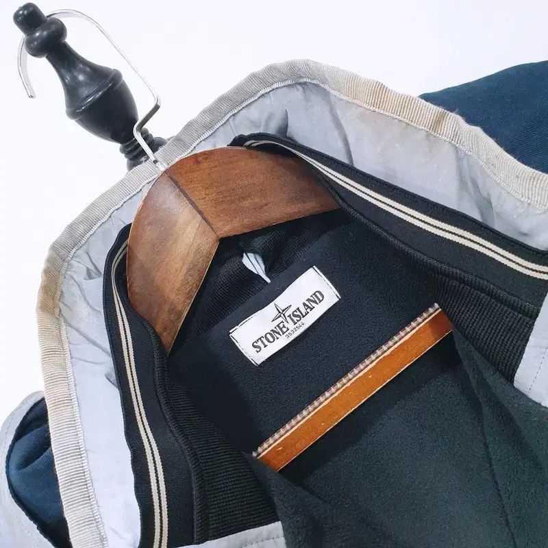 STONE  リキッドリフレクティブジャケット ストーンアイランド リキッド リフレクティブ ジャケット - メルカリ