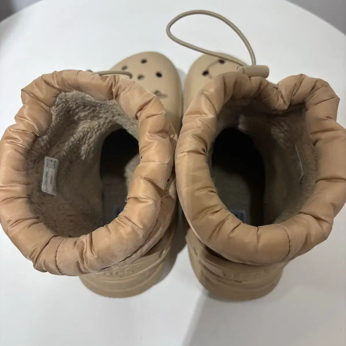  クロックス ネオパフブーツ ベージュ タープ 240 その他 ブーツ