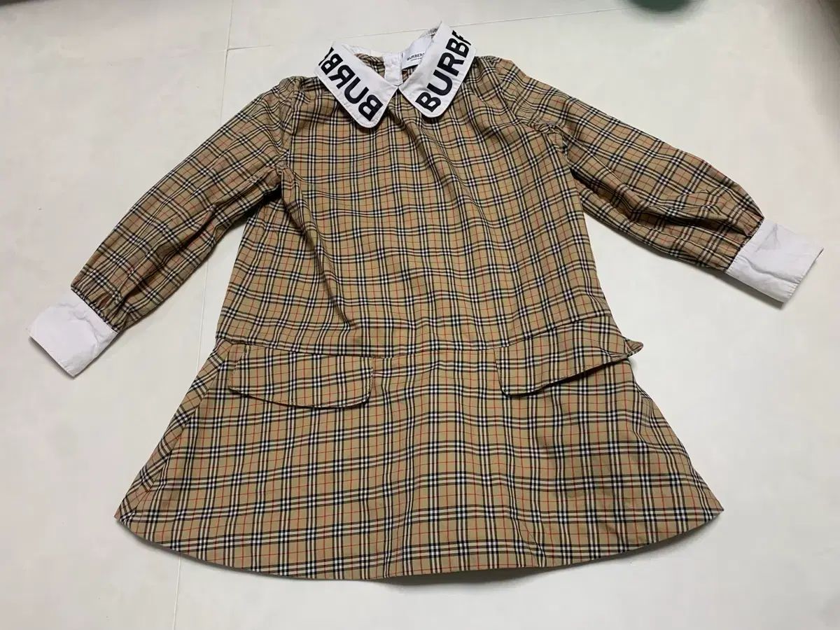 バーバリーキッズワンピース 6 y
