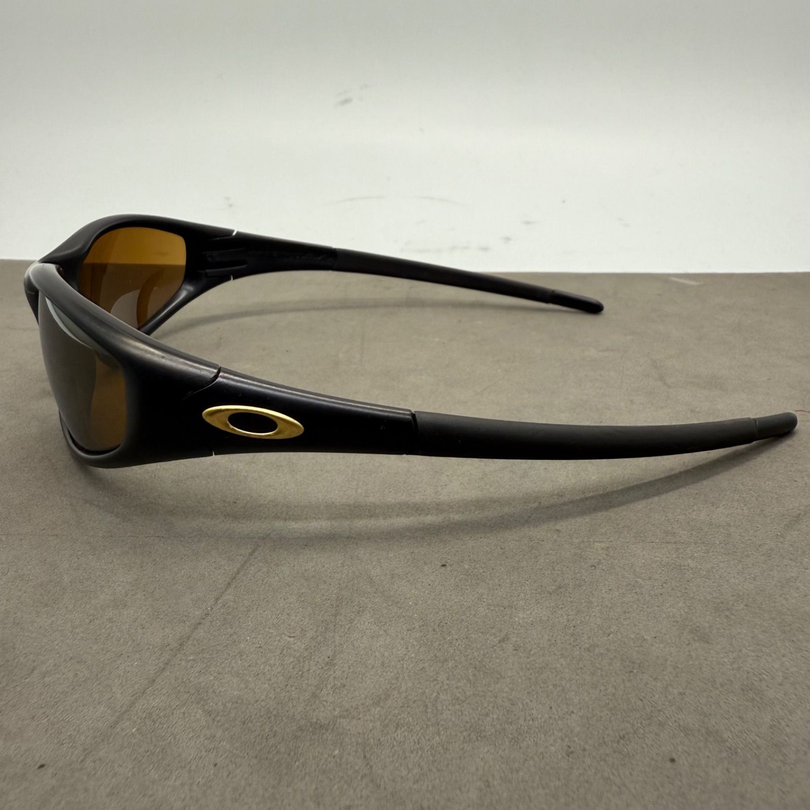 OAKLEY 00s USA tech archive gold straight jacket sunglasses