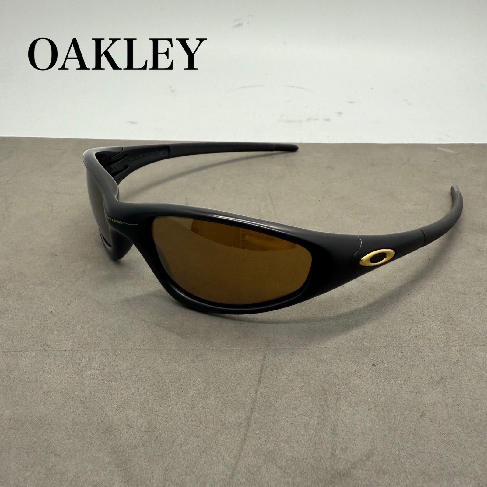 OAKLEY 00s USA tech archive gold straight jacket sunglasses 