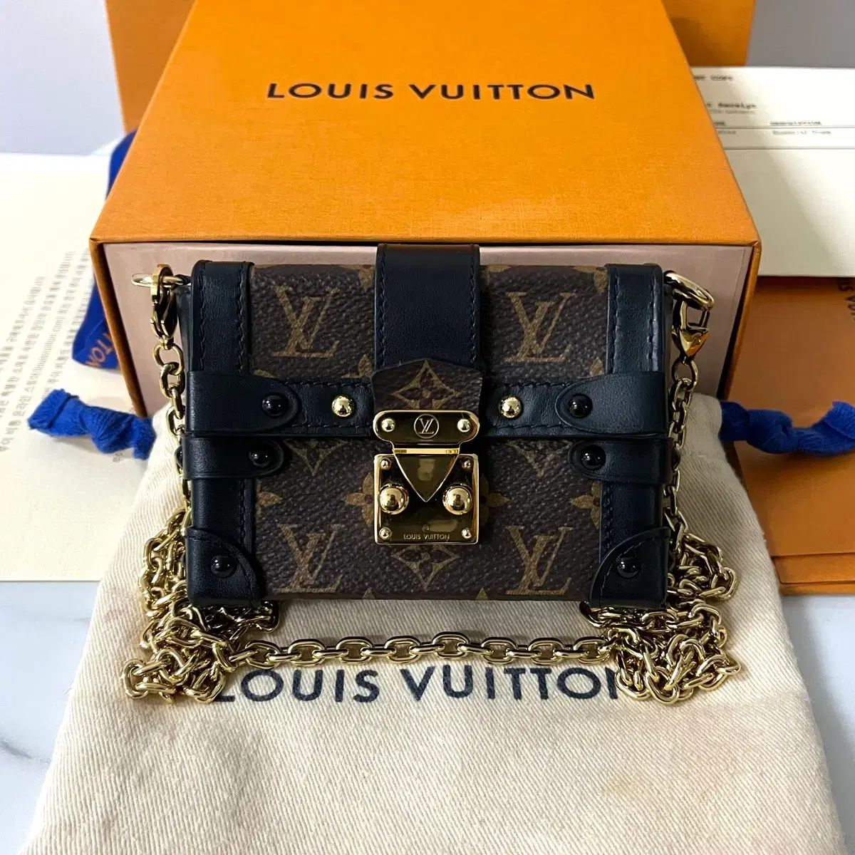 S 級 ルイヴィトン ESSENTIALS エッセンシャルズ トランク モノグラム チェーン クロスバック バッグ