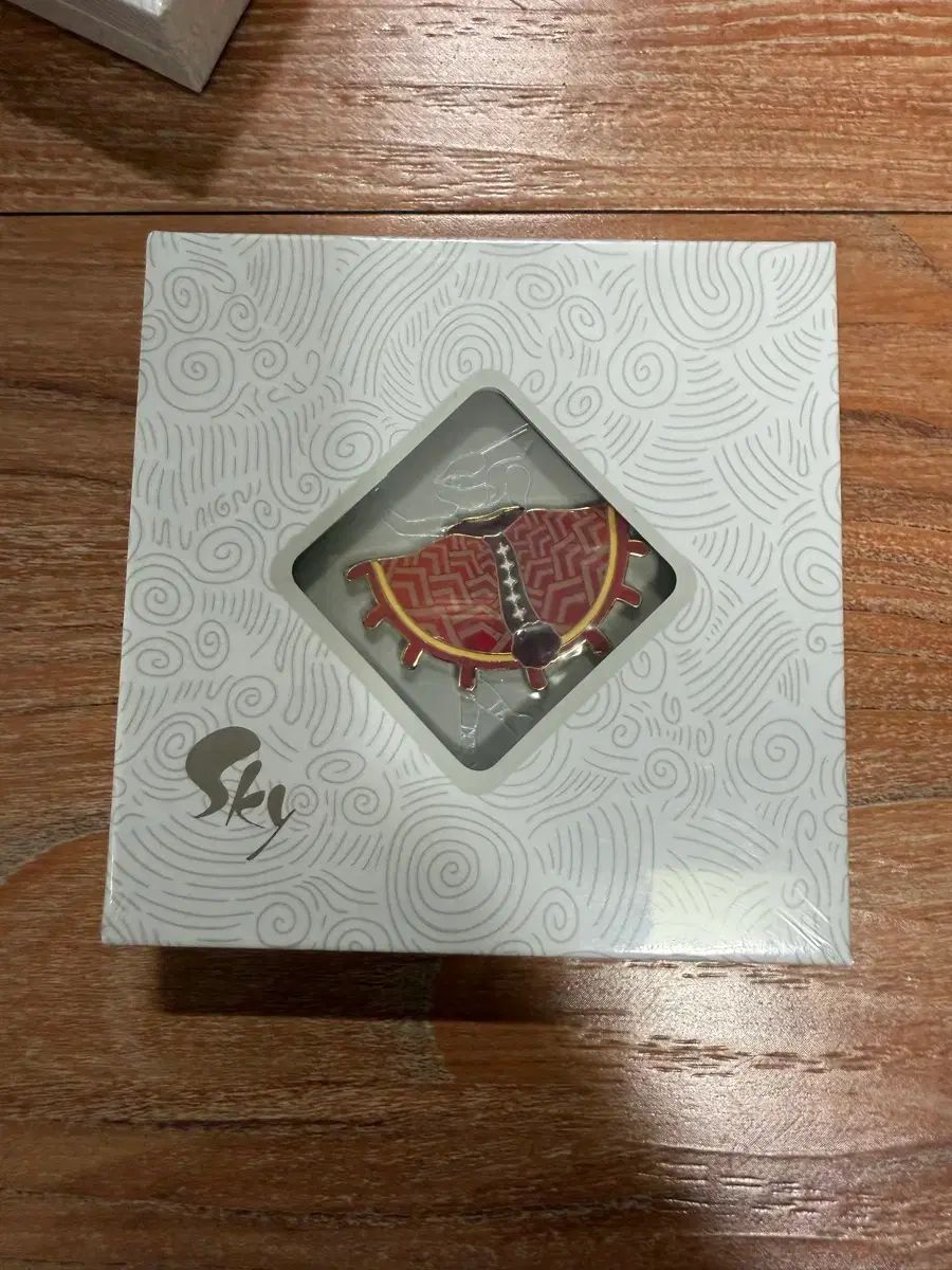 スカイ빛のアイ Children s Dream Postman ケープ ピンバッジ