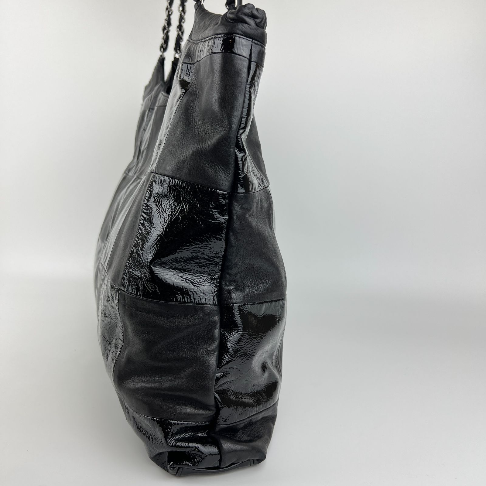 週末限定セール　美品　CHANEL シャネル　パテント　エナメル　レザー　黒 週末限定お値下げ！！シャネル チョコバー バッグ パテントレザー