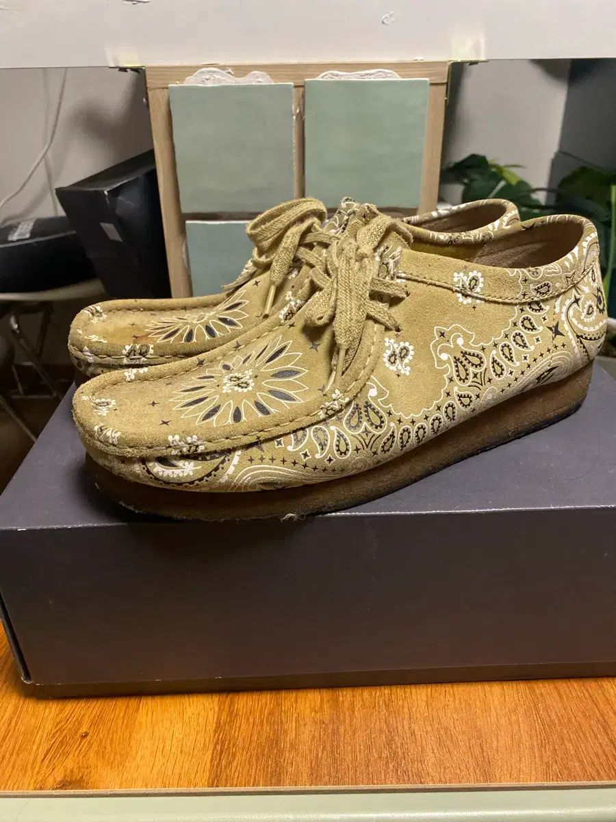 シュプリーム Xクラークス ワラビー