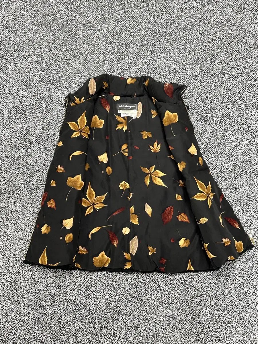 ブラック ダウン