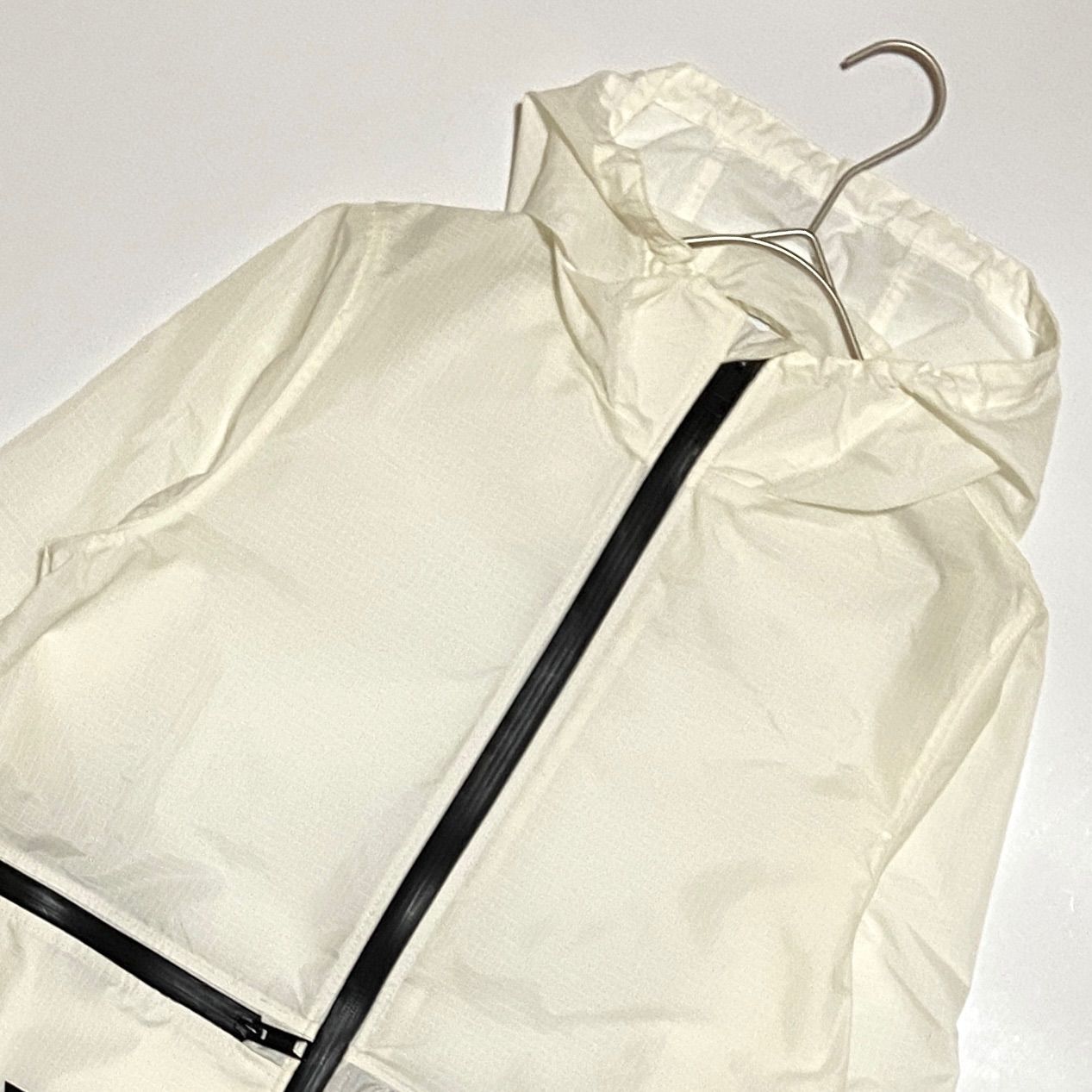 バーバリー マウンテンパーカー ビッグロゴ フード フーデット ナイロン ホワイト 160 Mサイズ相当