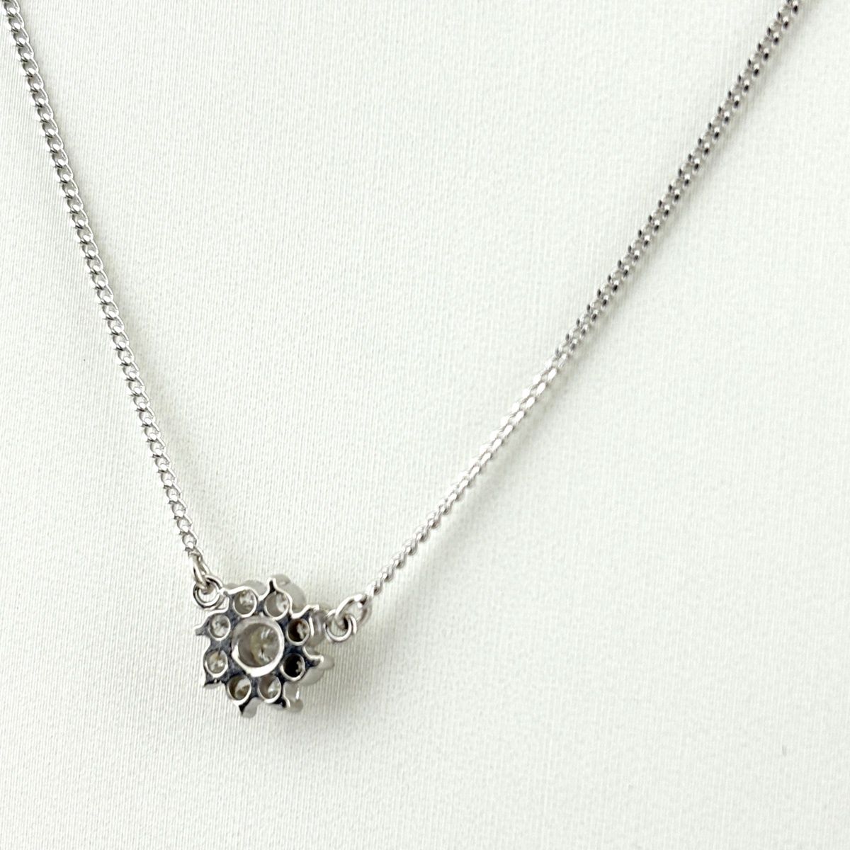 フラワーモチーフ デザインネックレス プラチナ ペンダント メレダイヤ 花 ネックレス Pt 850 ダイヤモンド レディース