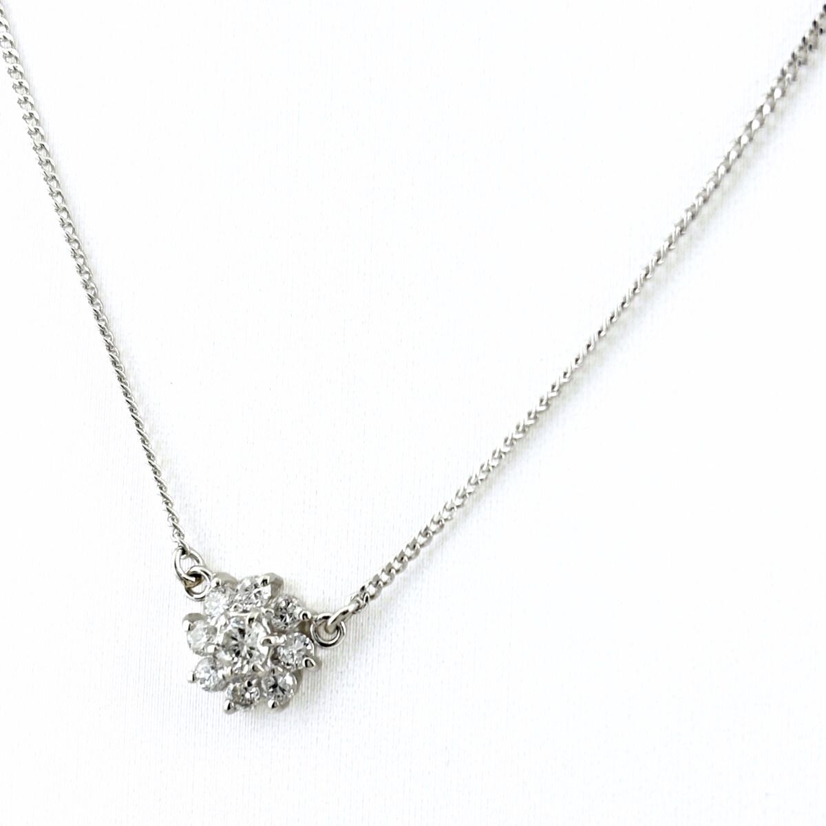 フラワーモチーフ デザインネックレス プラチナ ペンダント メレダイヤ 花 ネックレス Pt 850 ダイヤモンド レディース