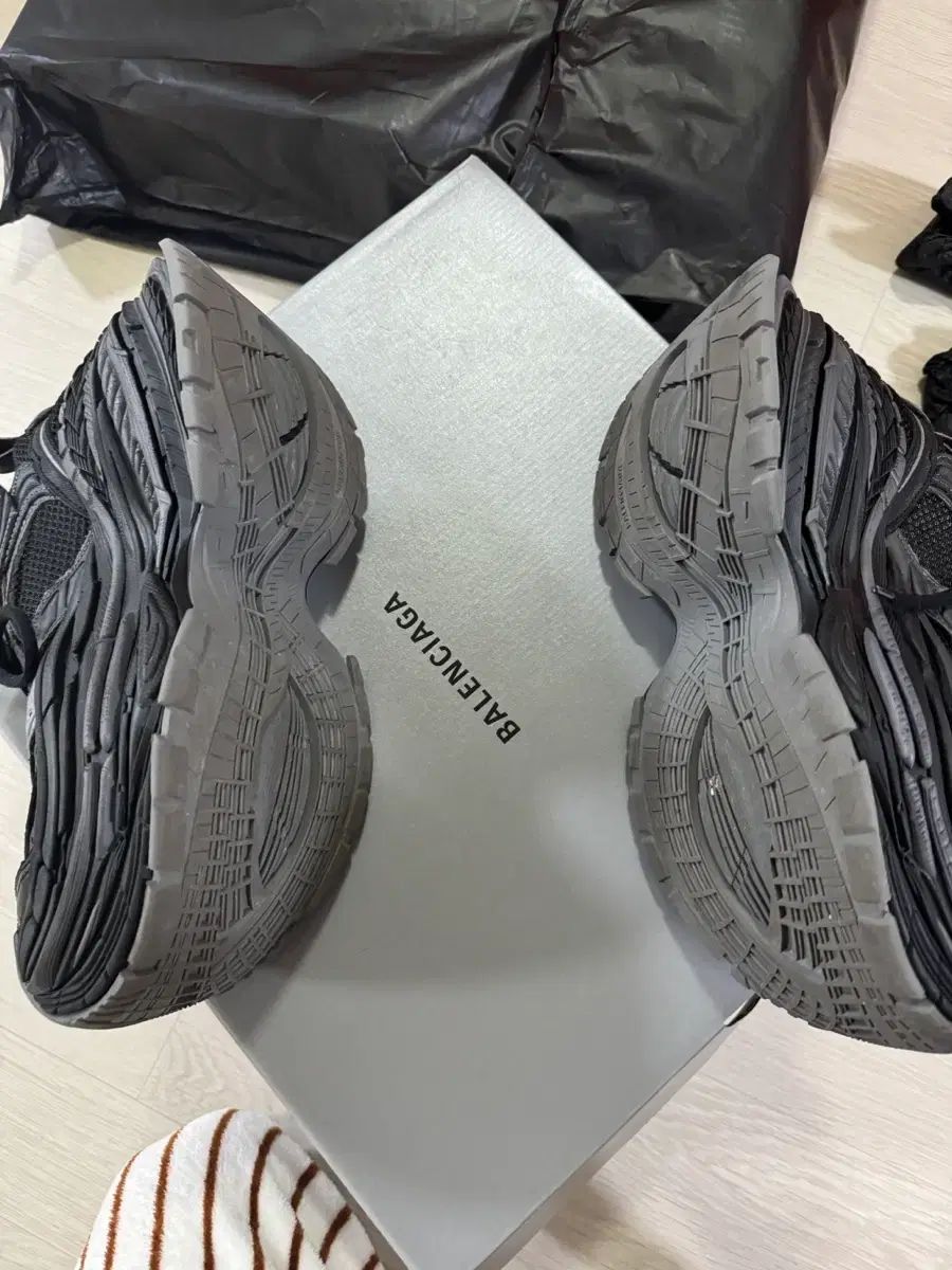 バレンシアガ プラットフォーム リデュースト スニーカー 40 サイズ