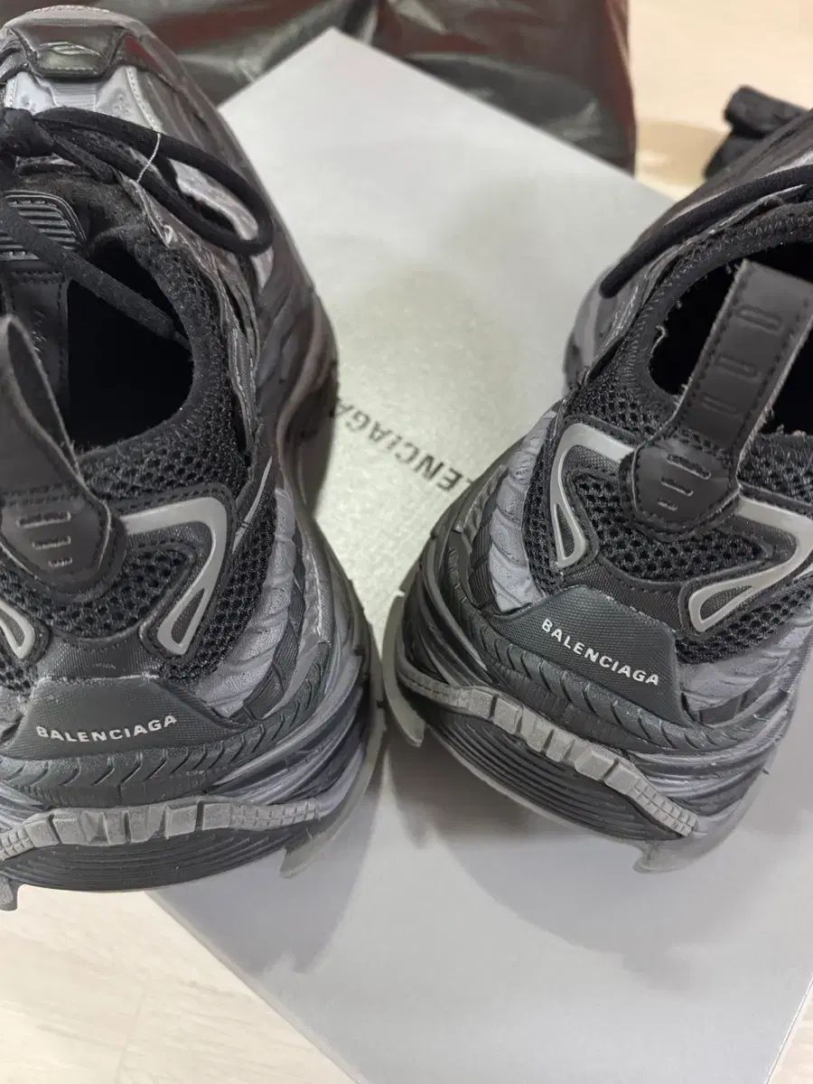  バレンシアガ プラットフォーム リデュースト スニーカー 40 サイズ スニーカー 靴