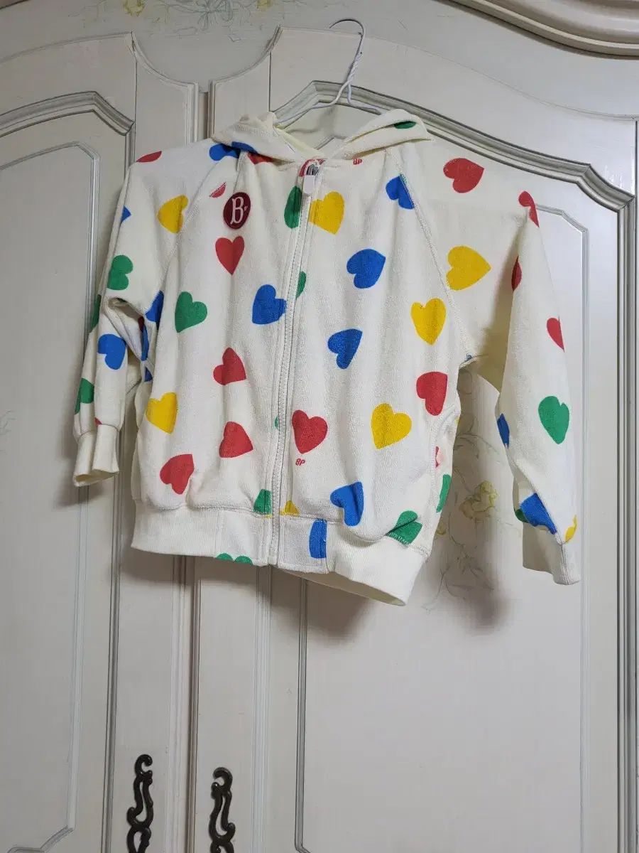 ベベデピノ ハートフーディー ジップアップアウター(120)