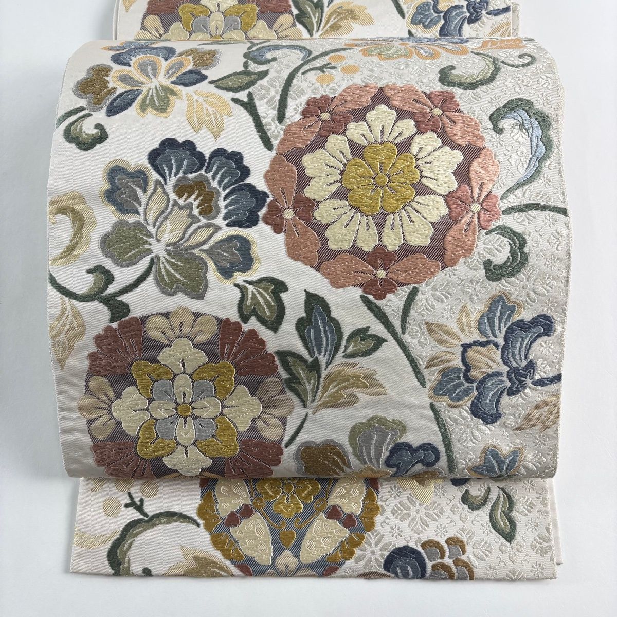 袋帯 名品 華文 草花 箔 唐織 ベージュ 六通 正絹 【中古】 - メルカリ