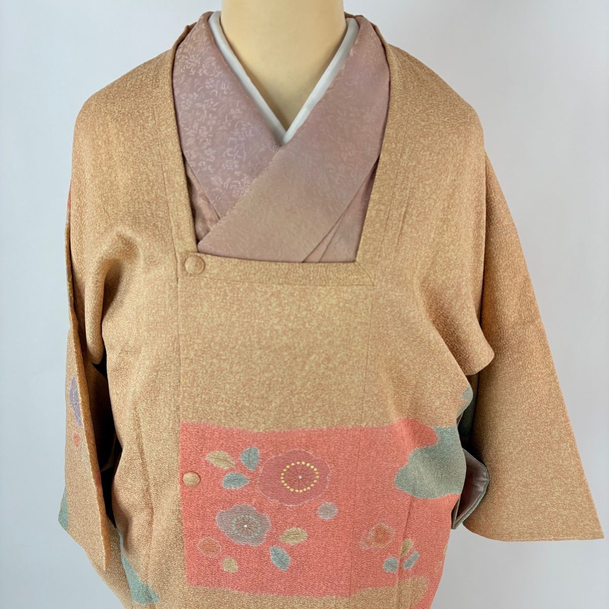  道行 身丈92 cm 裄丈66 M 和装コート 角衿 草花 霞 金彩 染め分け ベージュ 正絹 秀品 羽織 着物 浴衣