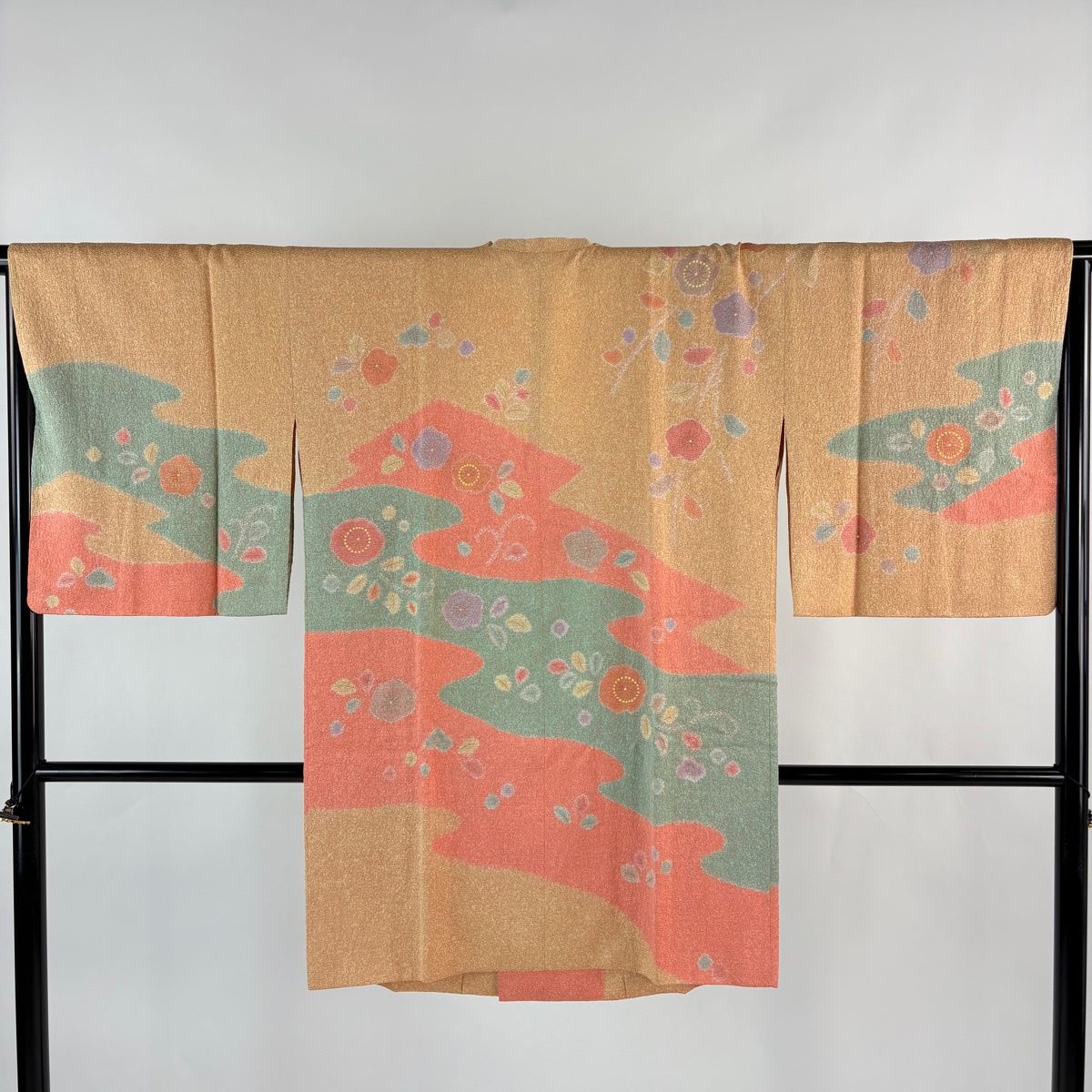 道行 身丈92 cm 裄丈66 M 和装コート 角衿 草花 霞 金彩 染め分け ベージュ 正絹 秀品