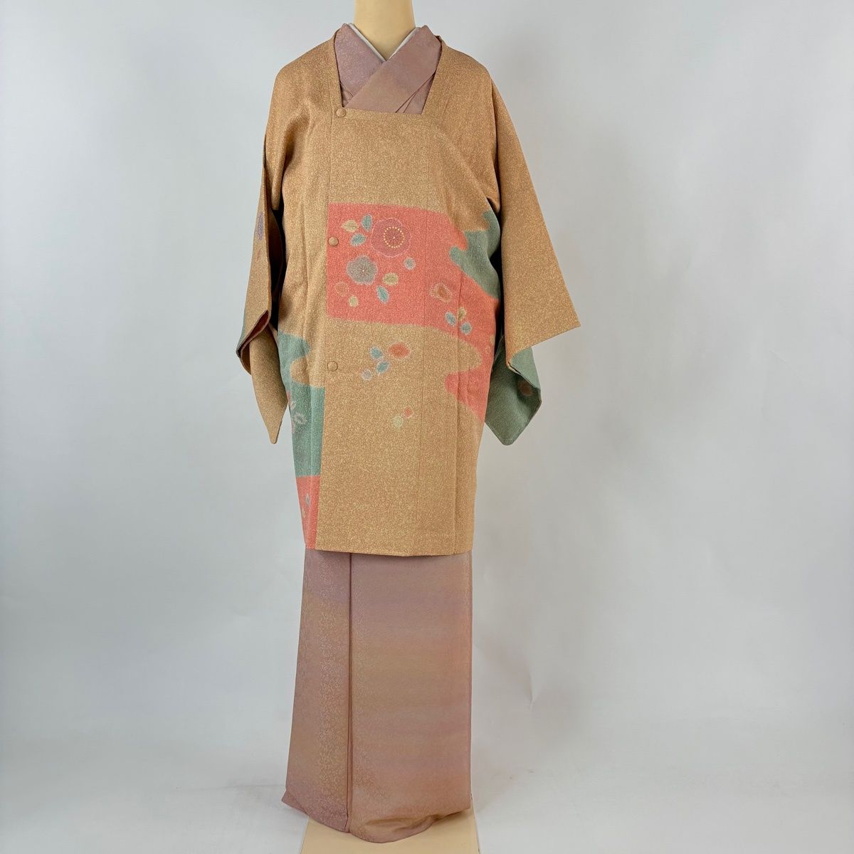 道行 身丈92 cm 裄丈66 M 和装コート 角衿 草花 霞 金彩 染め分け ベージュ 正絹 秀品