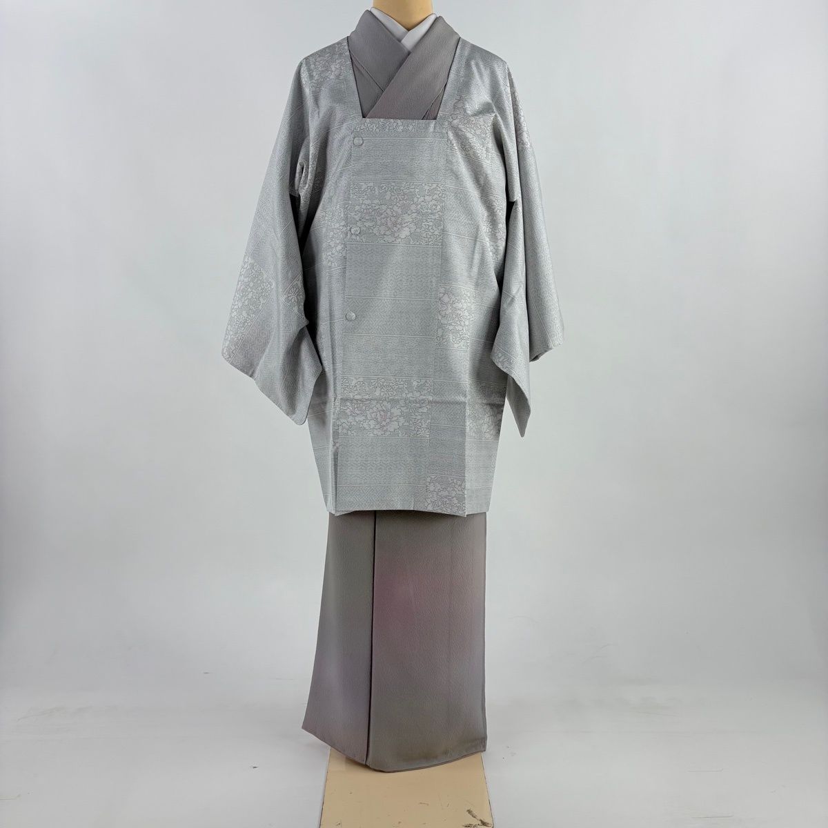 道行 身丈88.5 cm 裄丈65 M 和装コート 角衿 紬地 草花 亀甲 灰白 正絹 秀品