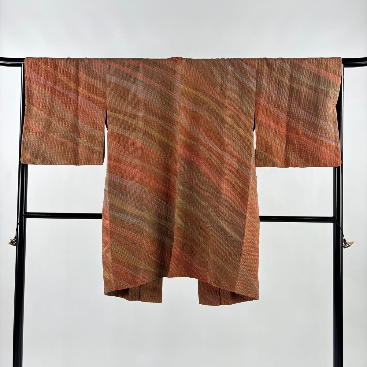 道中着 身丈95 cm 裄丈66 M 和装コート 落款 斜縞 幾何学模様 ぼかし 赤茶 正絹 秀品