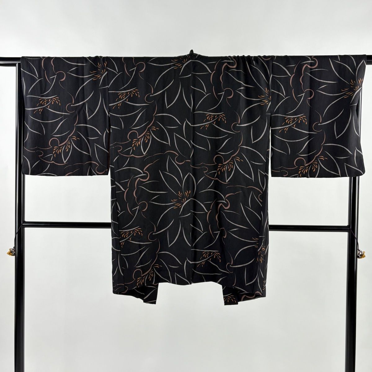 羽織 身丈90 cm 裄丈67 5 L 雪輪 花 黒 正絹 秀品
