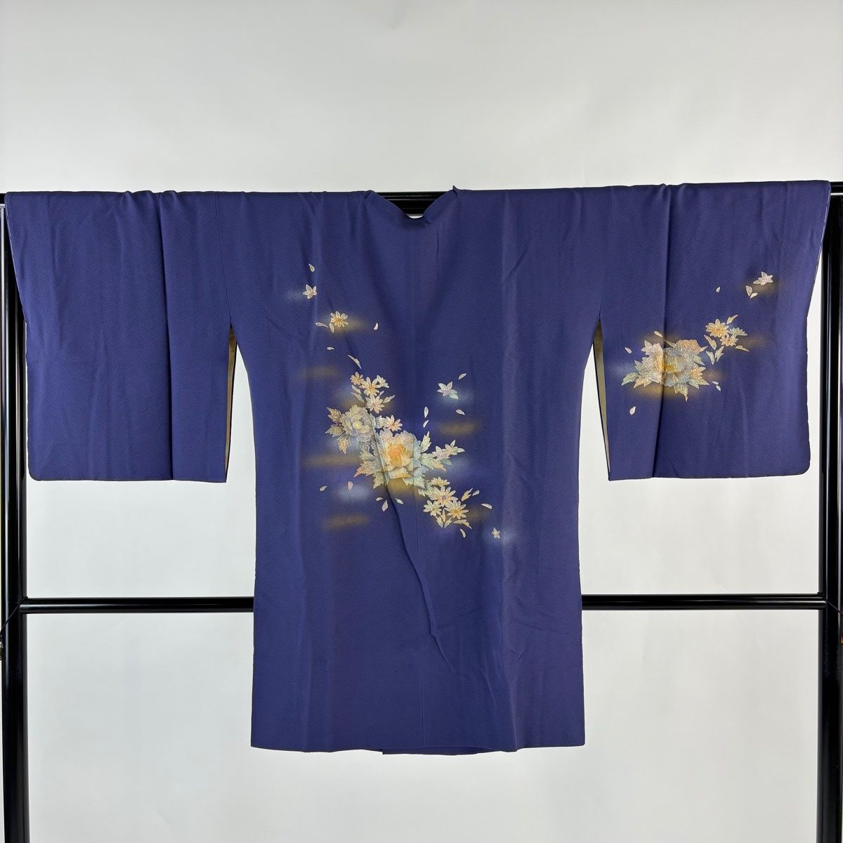 道行 身丈88.5 cm 裄丈65.5 M 和装コート 角衿 落款 牡丹 菊 金銀彩 ぼかし 青紫 正絹 秀品