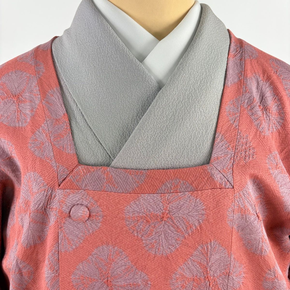  道行 身丈89 cm 裄丈63.5 S 和装コート 角衿 花 地紋 絞り ピンクベージュ 正絹 秀品 羽織 着物 浴衣
