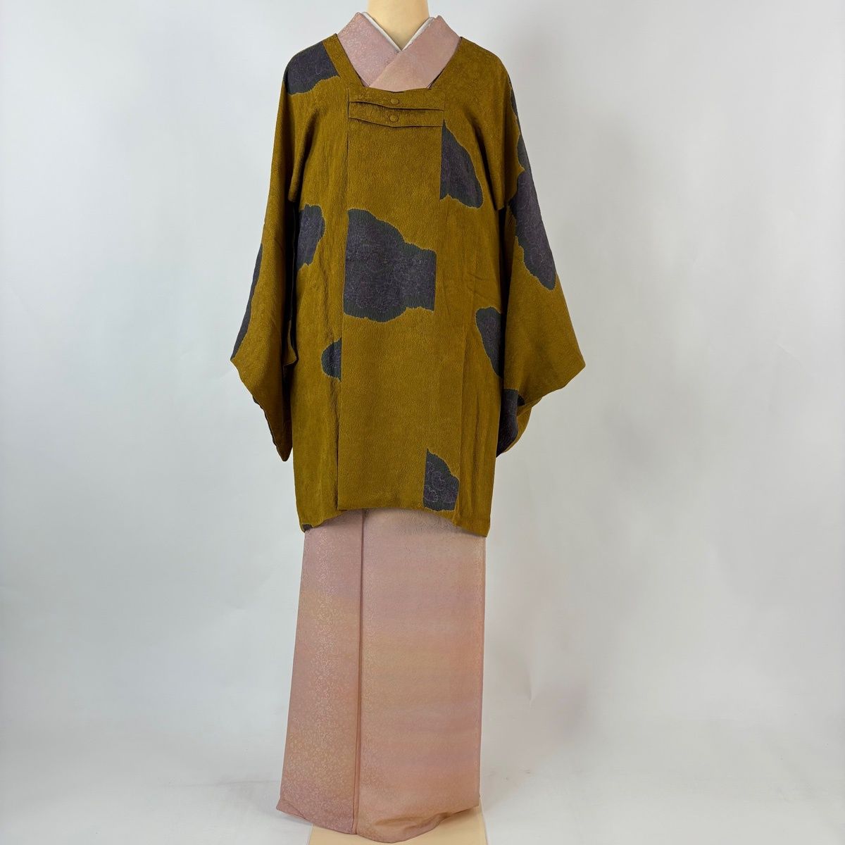 道行 身丈91 cm 裄丈65 M 和装コート 角衿 雲文 絞り 山吹茶色 正絹 秀品