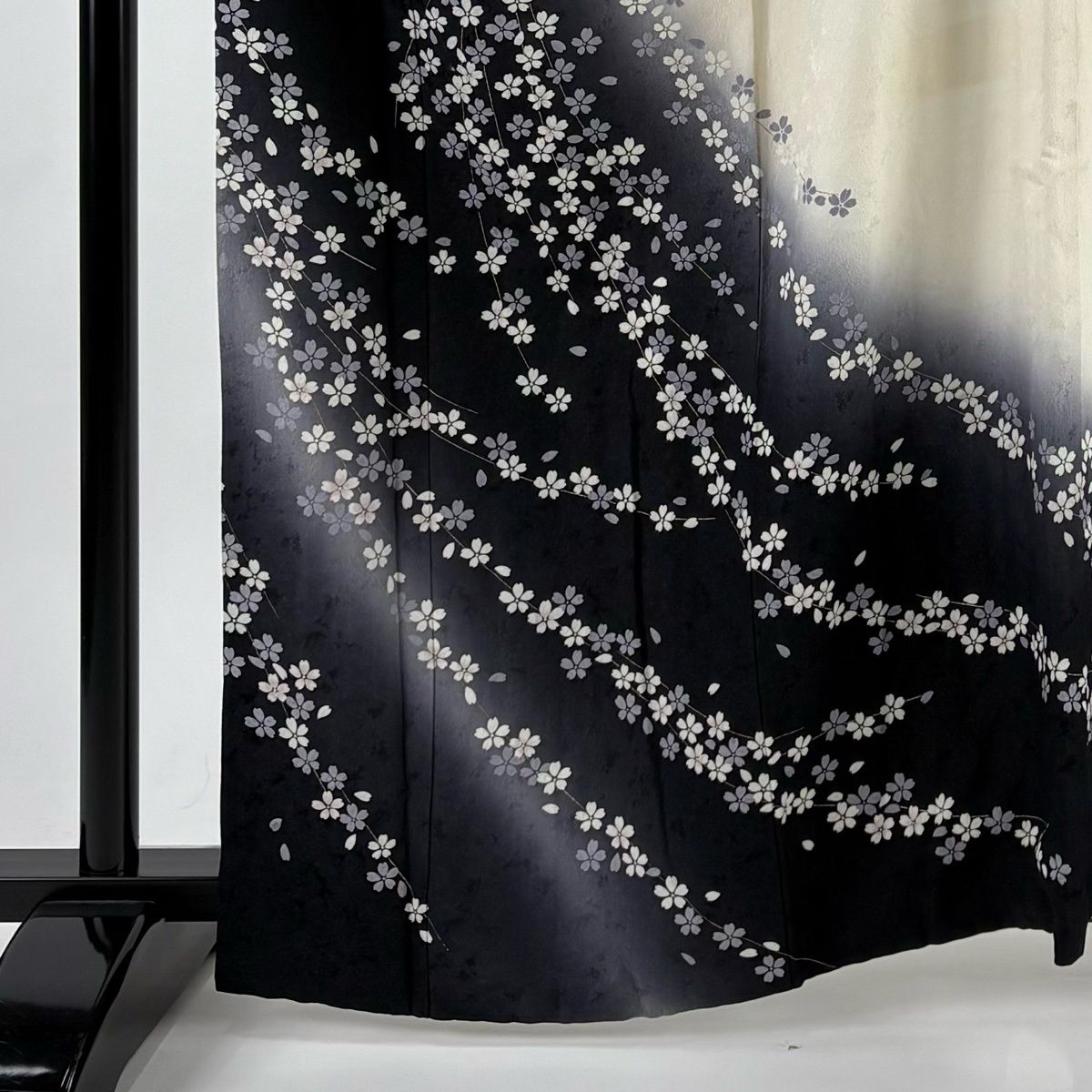 訪問着 身丈164 cm 裄丈66.5 M 袷 桜 金彩 ぼかし 黒 正絹 秀品