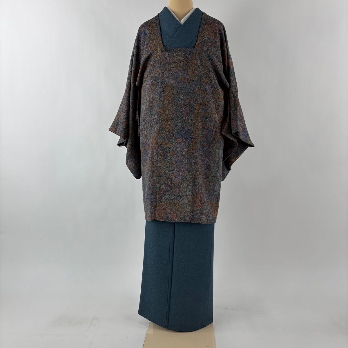 道行 身丈91 cm 裄丈66.5 M 和装コート 角衿 ますいわ屋 草花 七宝 縮緬 金彩 灰紫 正絹 秀品